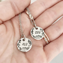 Load image into Gallery viewer, Dainty initial necklace